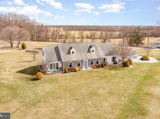 901 Railroad Ln, Orrtanna, PA 17353