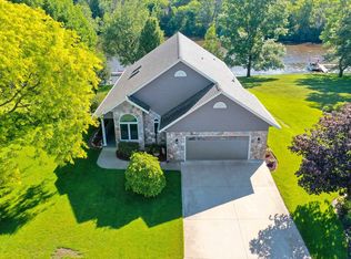 74 Shore Dr, Clintonville, WI 54929