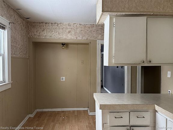 4th image of 1518 Carleton St