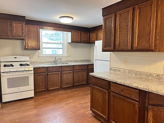 3rd image of 112 Oakdale Ave