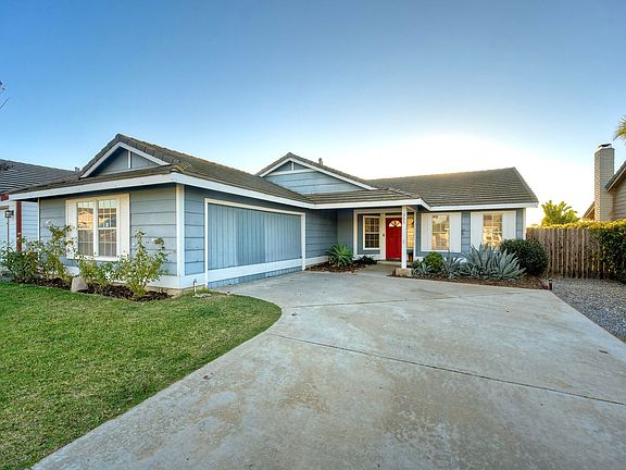 Huge private driveway with large 2 car garage