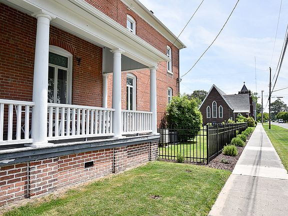 2nd image of 600 Monroe Ave
