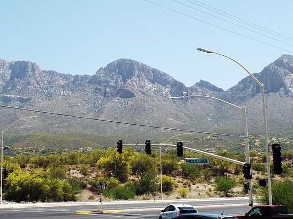 4th image of 565 E Naranja Dr