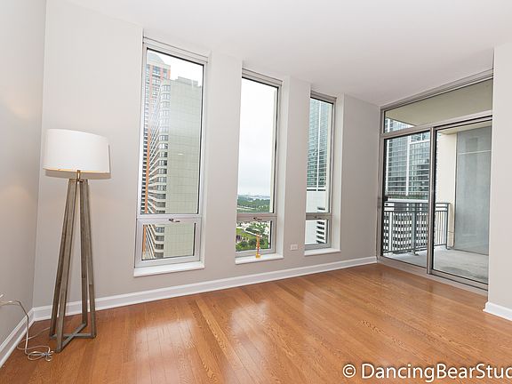 3rd image of 1250 S Michigan Ave APT 1805