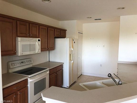 4th image of 20955 Island Sound Cir Unit 102