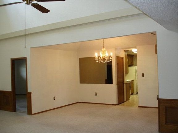 3rd image of 513 N Rose Ellen Cir