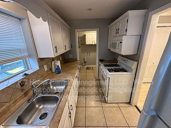4th image of 4343 Myrtle Ave