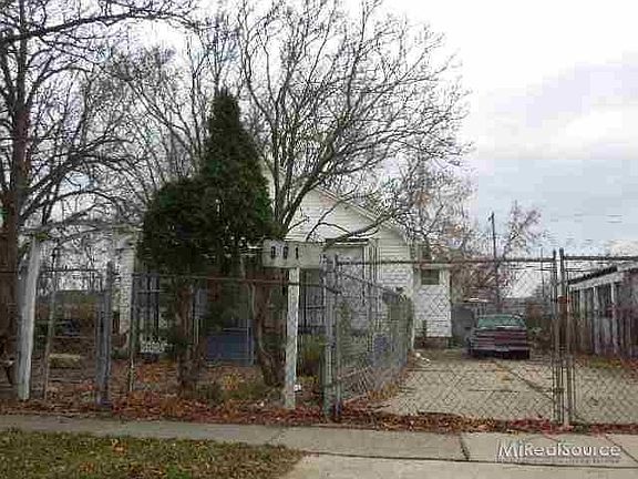 3rd image of 961 Madison St