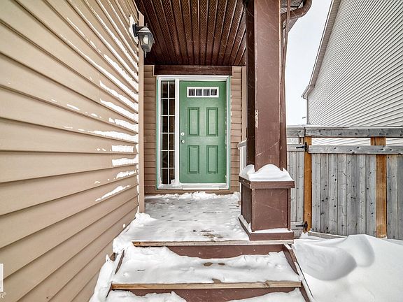 4th image of 2823 Duke Cres SW