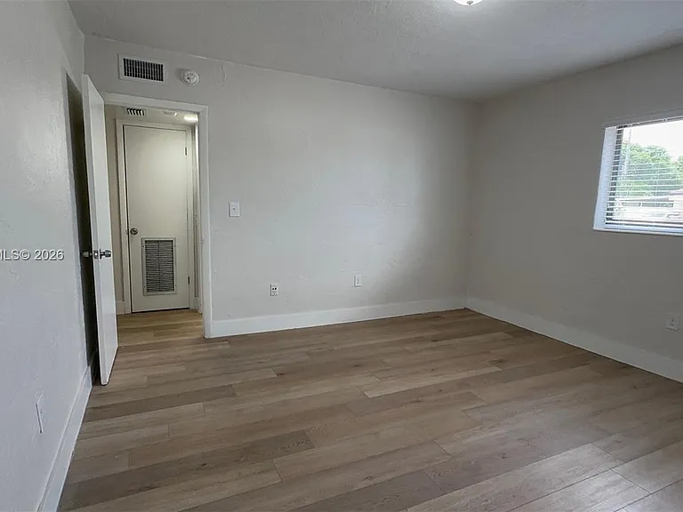 805 W 30th St #10 — Photo 12