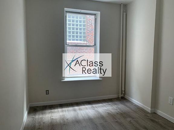 4th image of 23-06 Jackson Ave #2LL