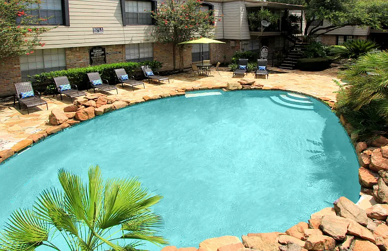 Waters of Winrock Apartments — Photo 9
