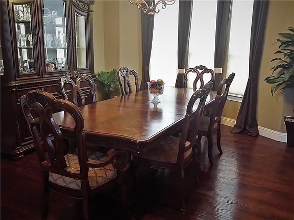 4th image of 301 Enid Dr