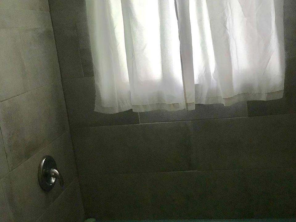 1st image of 1406 W Pioneer