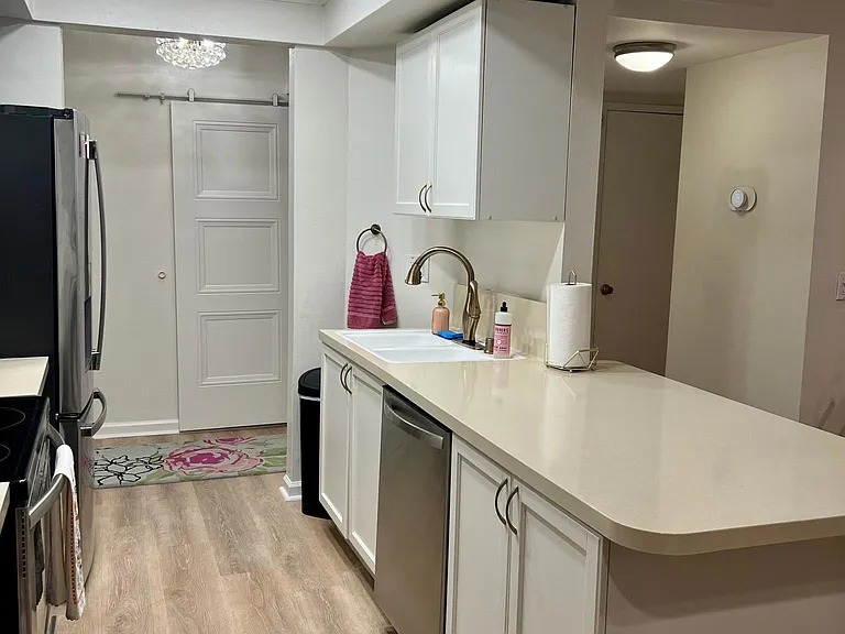 911 N Kings Rd #111 — Photo 11