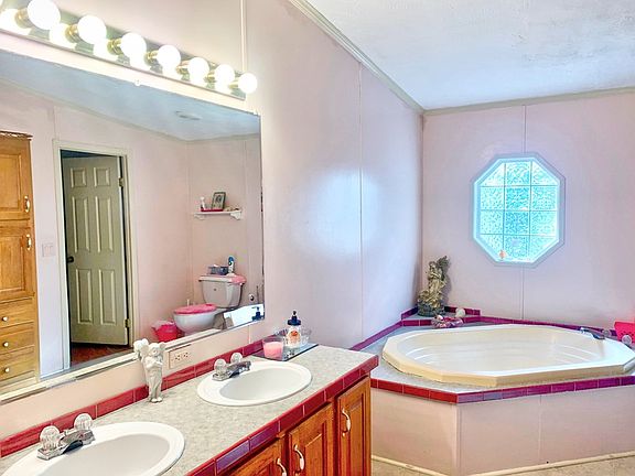 5th image of 156 Honeysuckle Ln