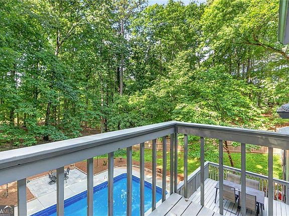 3rd image of 505 Woodman Pl