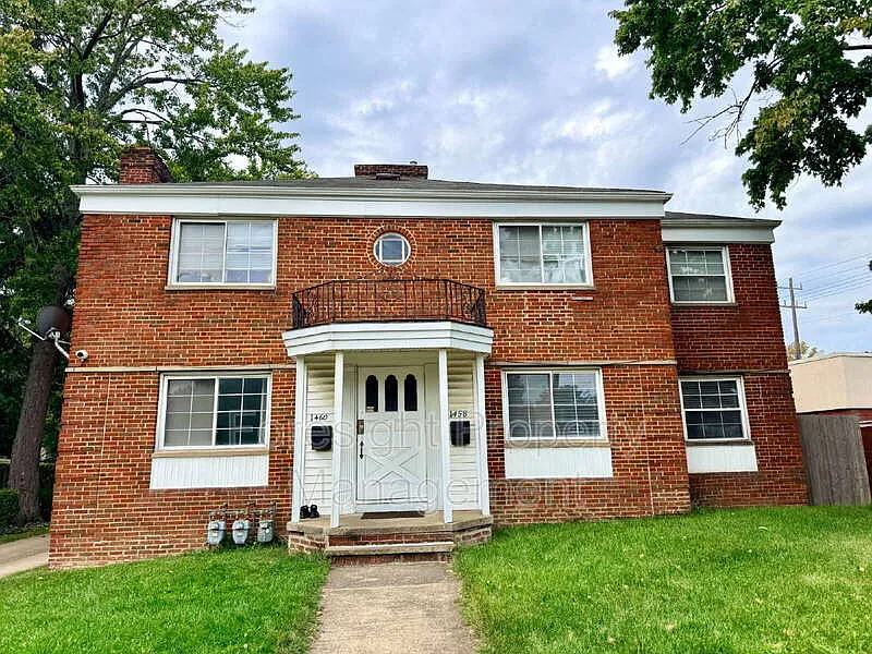 2 bed, 1.0 bath, $1,400 — Photo 1