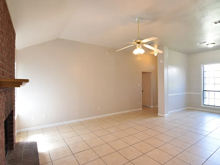 3817 Sawtooth Dr — Photo 7