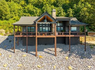 100 Little Den Rd, Murphy, NC 28906
