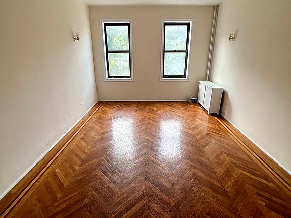 3rd image of 240 Nagle Ave #3