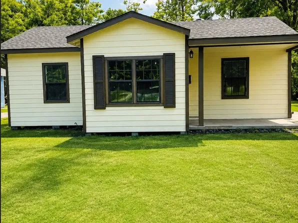 1850 Hebert St, Beaumont, TX 77705