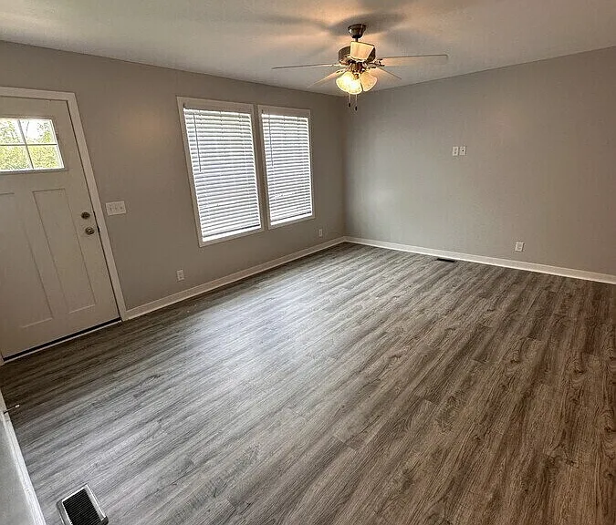 6618 Julian Ave — Photo 3