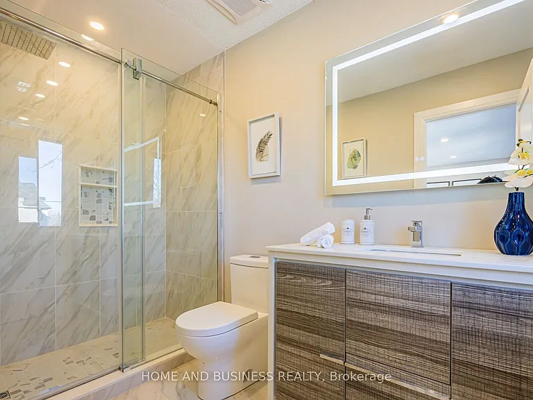 1326 Meredith Ave — Photo 13