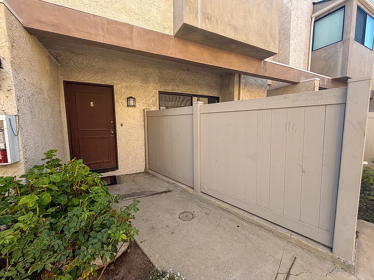 18242 Burbank Blvd #8 — Photo 36