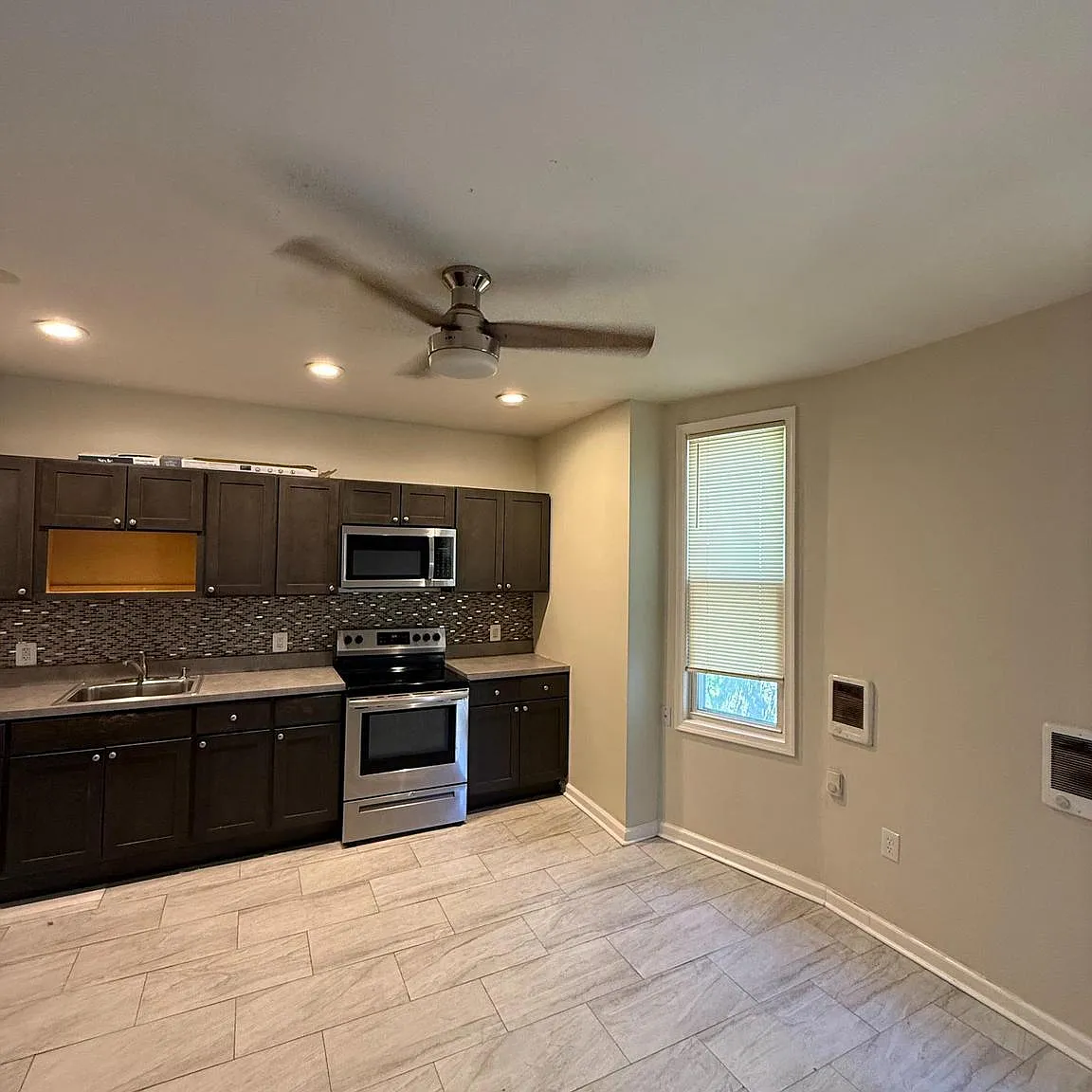 2 bed, 2448 sqft, $1,250 — Photo 3
