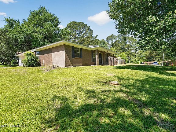 2nd image of 603 Chelsea Dr