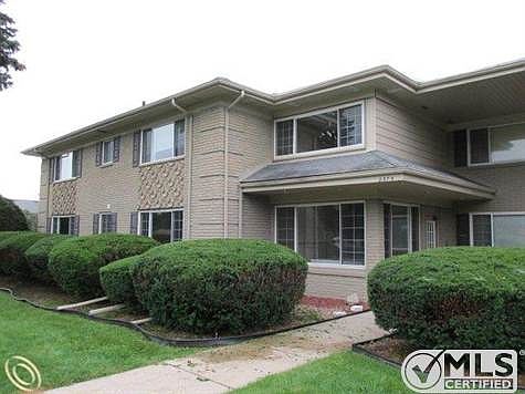 261-942977 - Front Right.JPG