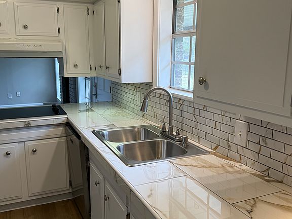 4th image of 914 Maureen St