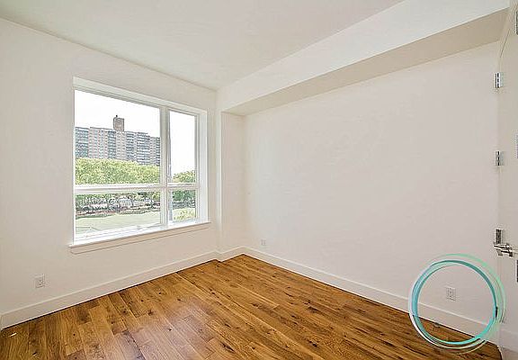 2nd image of 73 Montrose Ave #5E