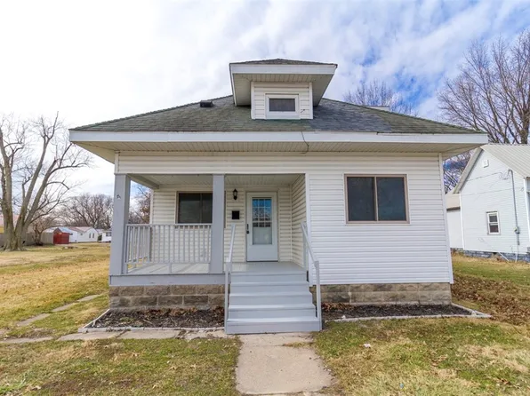 207 NW 1st St, Casey, IL 62420