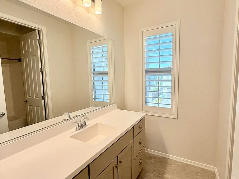 2366 W Gloria Ln — Photo 29