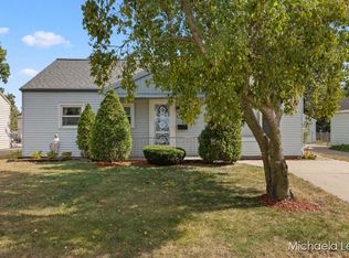 708 Spring Ave NE, Grand Rapids, MI 49503