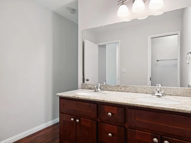 866 Woodland Ct — Photo 37