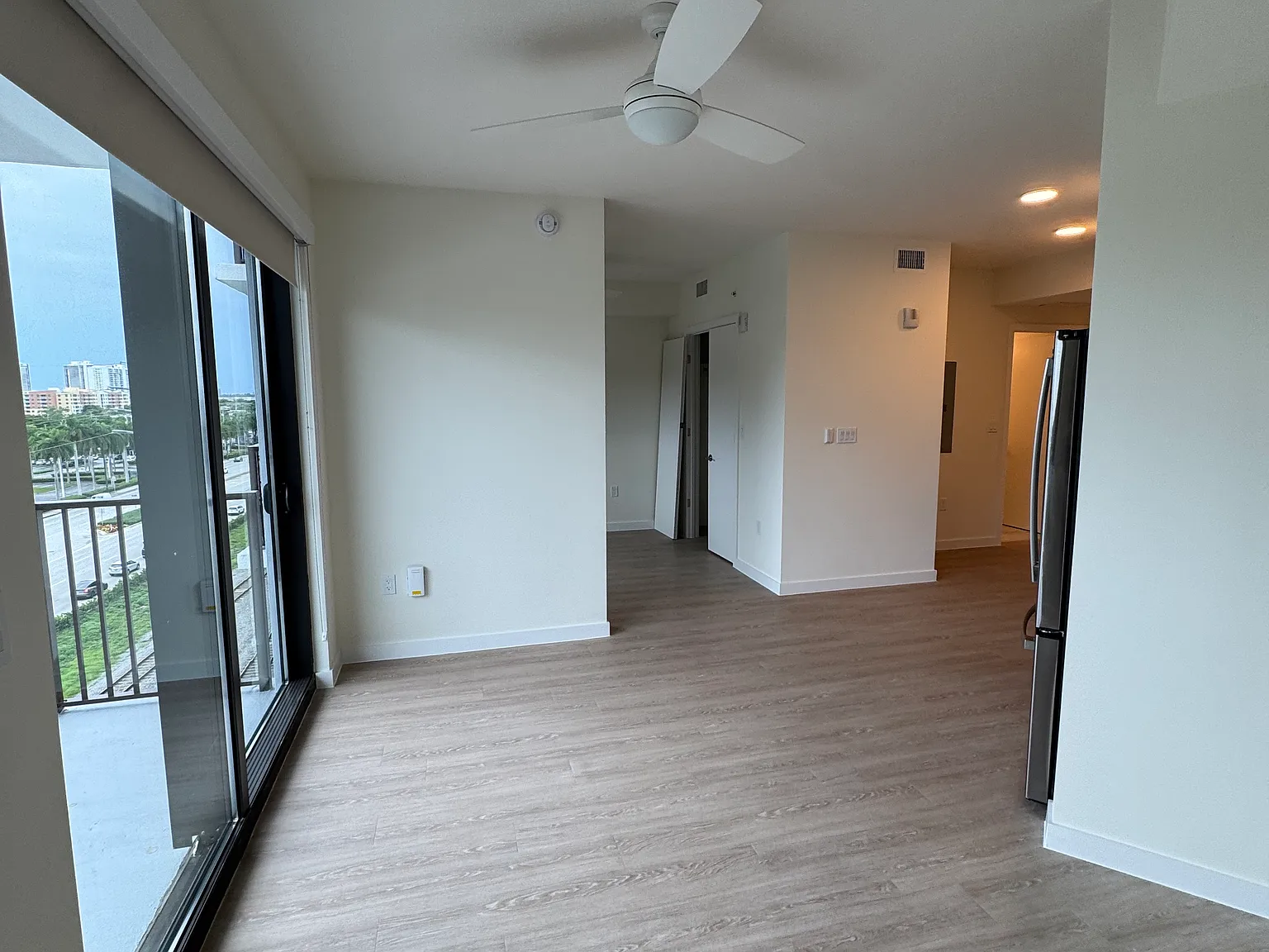 Studio, 597 sqft, $1,875 — Photo 4
