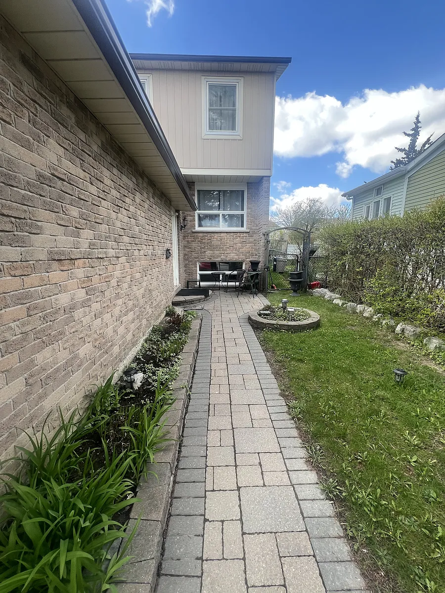 Building Photo - 14 Dunthorne Ct #BASEMENT