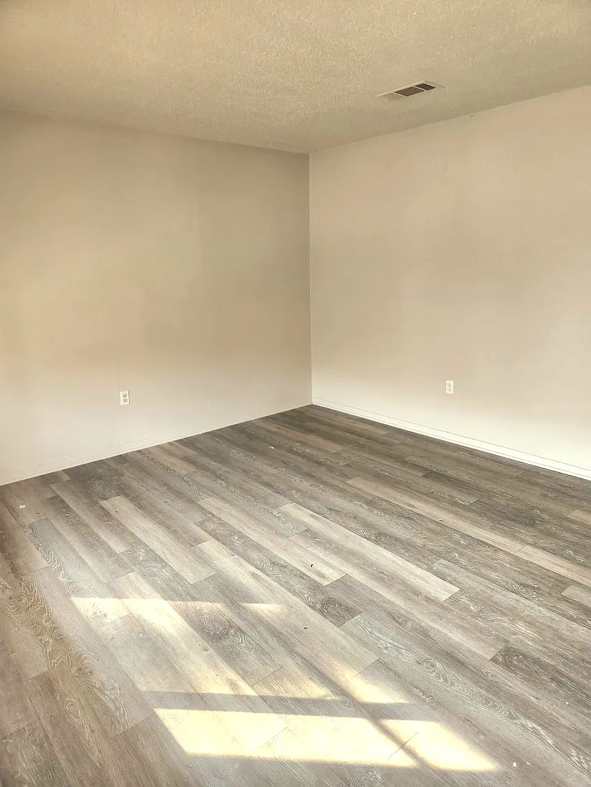985 Monet Dr — Photo 2