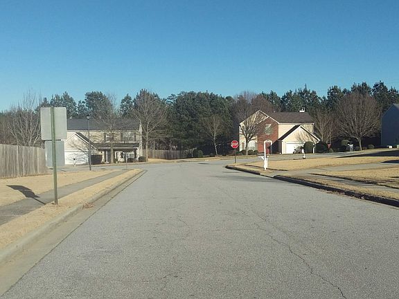 4th image of 726 Hillmont Dr