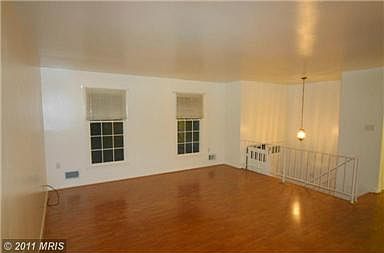 Living room w/Hardwood Floors