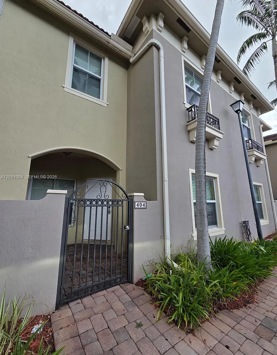 3 bed, 2.5 bath, 1536 sqft, $2,750 — Photo 1