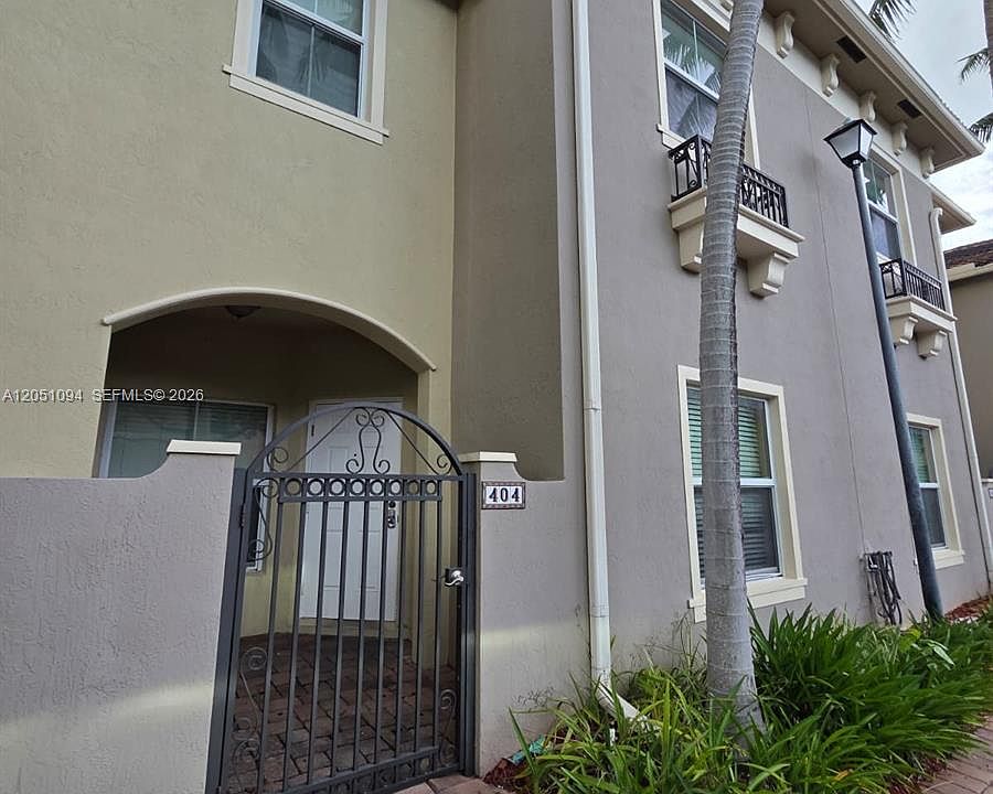 1st image of 2851 W Prospect Rd #404-0