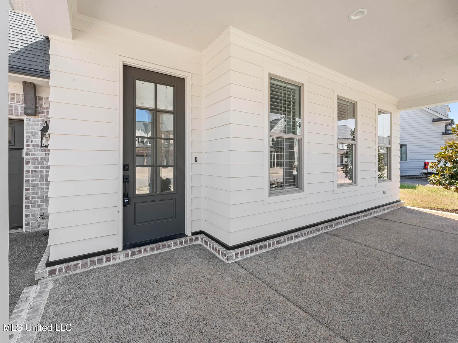 3 bed, 3.0 bath, 3551 sqft, $3,500 — Photo 2