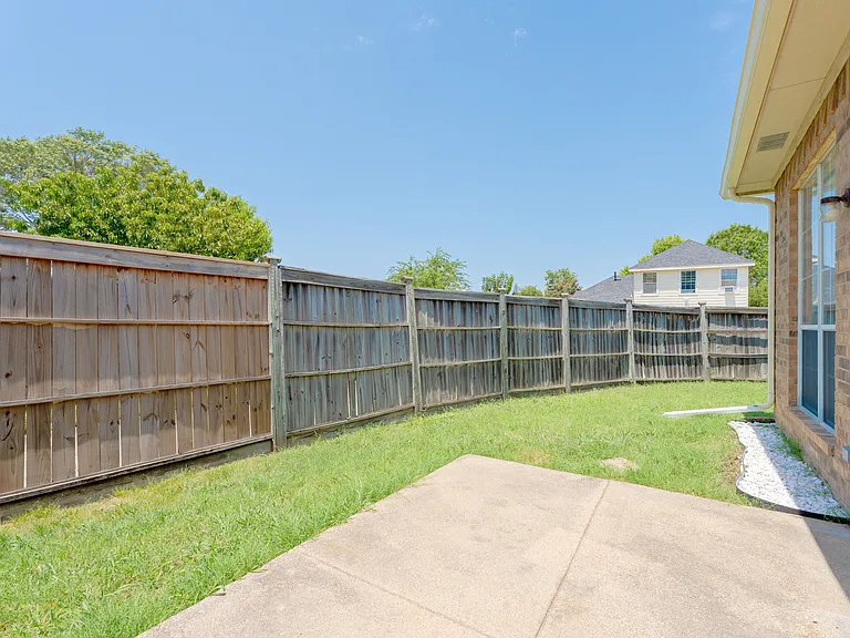 2201 Woodglen Dr — Photo 26