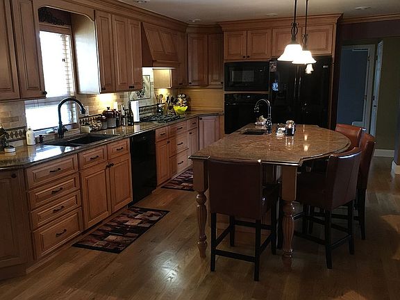 2nd image of 3043 Poinsettia Ct