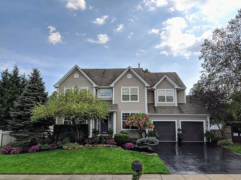 1st image of 2448 Forest Cir