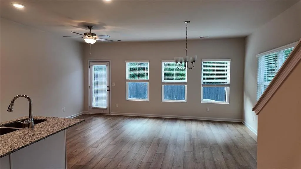 3 bed, 2.5 bath, 1485 sqft, $2,500 — Photo 3